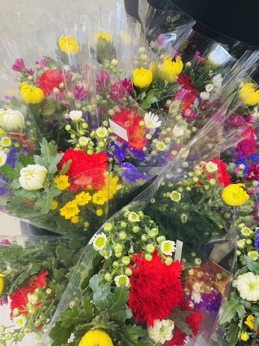 男性に人気！ おすすめ商品】お彼岸用の仏花、ご用意しております！ | 庭園の 花束・アレンジメント