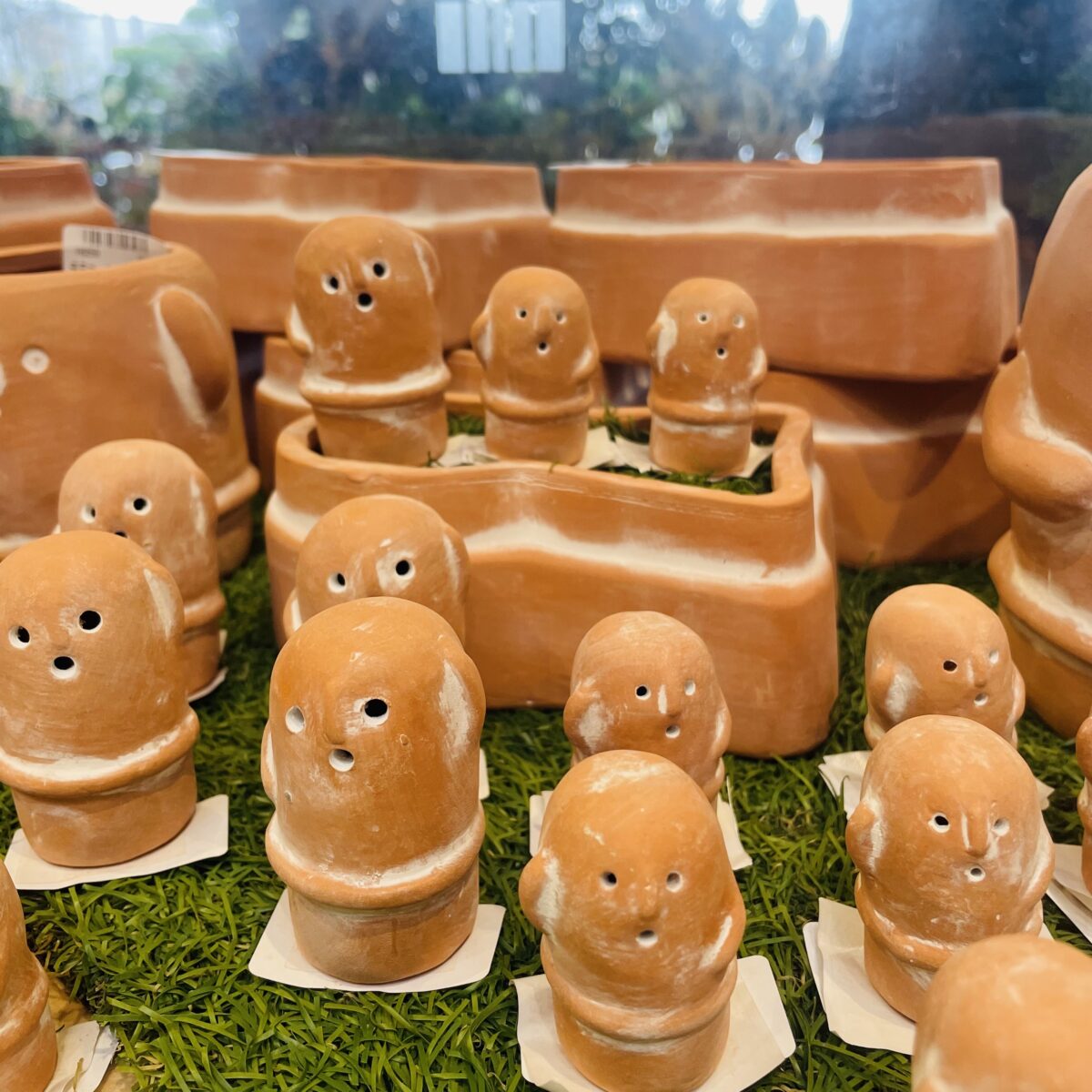 おすすめ商品】前方後円墳型の植木鉢やはにわのオブジェが入荷中